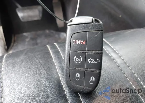 2019 Chrysler 300 из США, поврежденный, VIN 2C3CCABG5KH690674